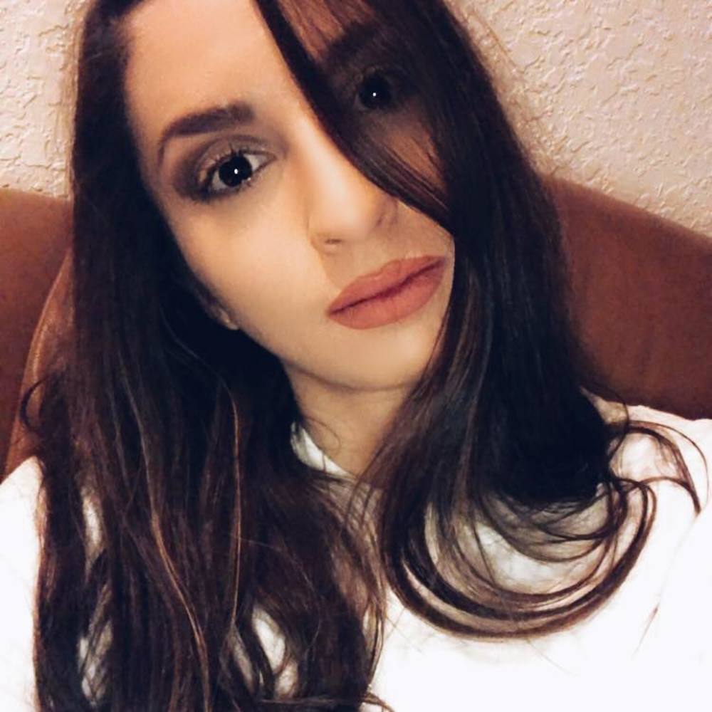 Meet your Posher, Yesi